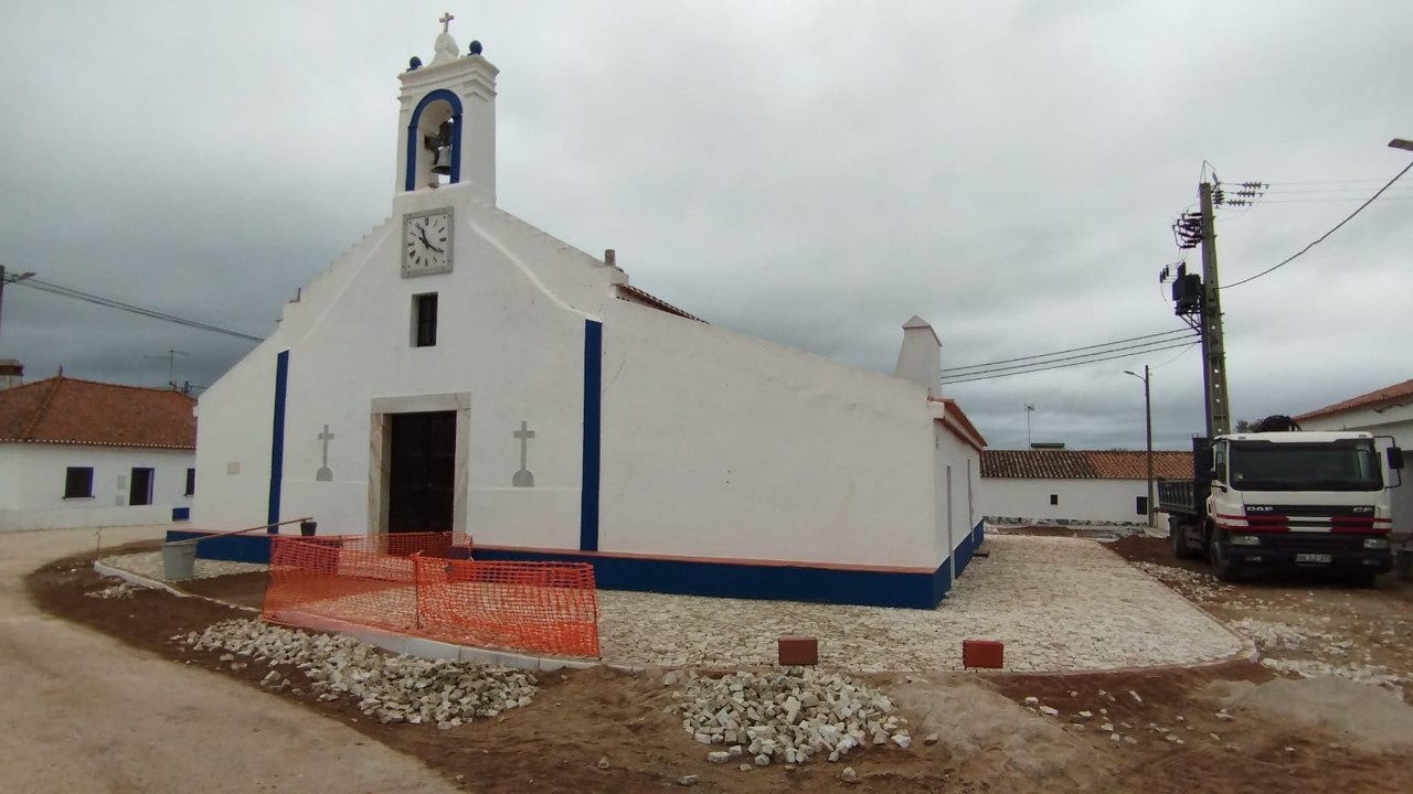 Obras no Largo da Igreja, em S. Bento e em Sta. Vitória