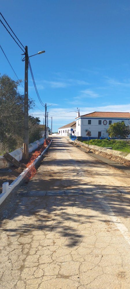 Obras no Largo da Igreja, em S. Bento e em Sta. Vitória