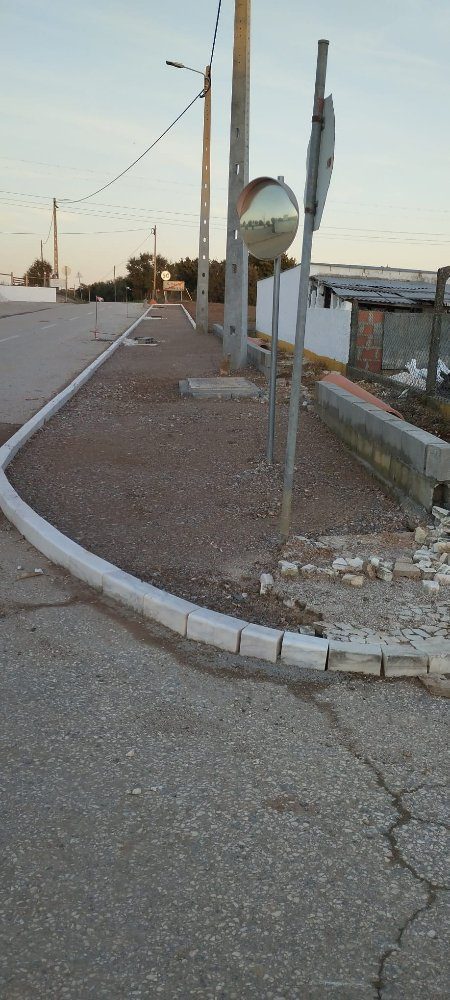 Obras no Largo da Igreja, em S. Bento e em Sta. Vitória