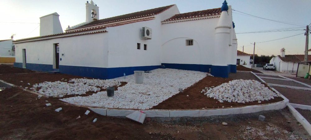 Obras no Largo da Igreja, em S. Bento e em Sta. Vitória