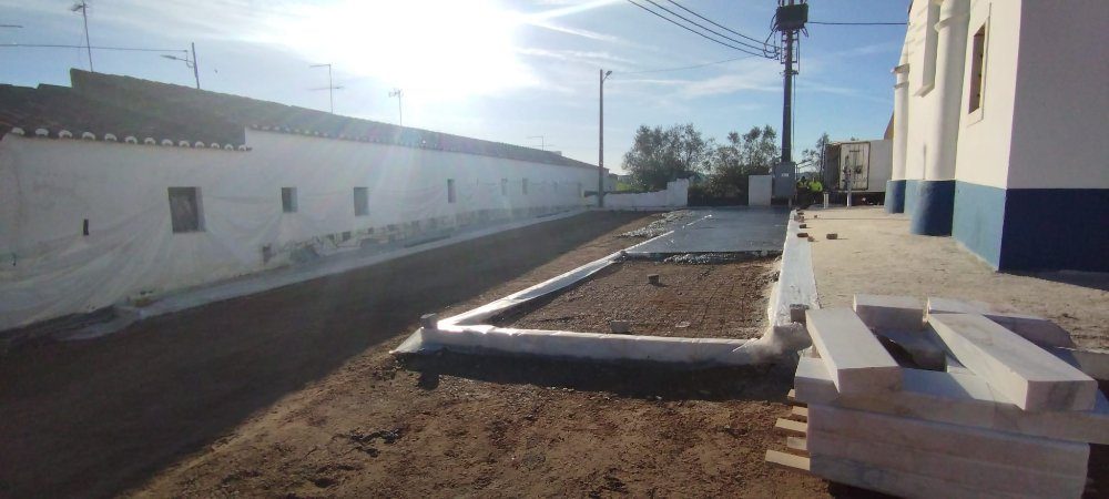 Obras no Largo da Igreja, em S. Bento e em Sta. Vitória