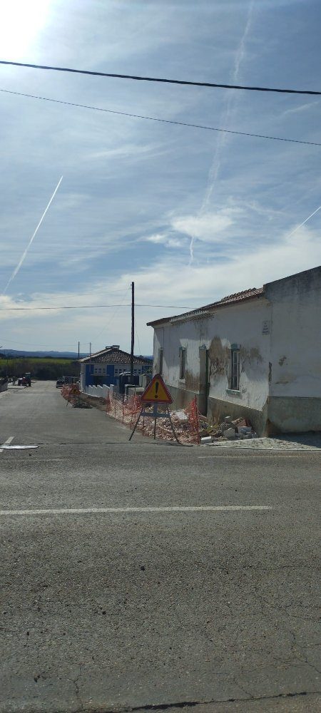 Obras no Largo da Igreja, em S. Bento e em Sta. Vitória