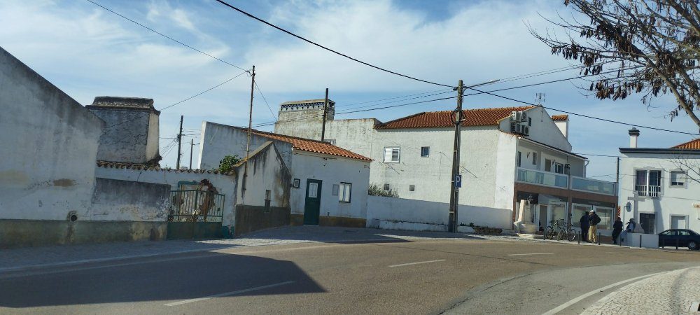 Obras no Largo da Igreja, em S. Bento e em Sta. Vitória